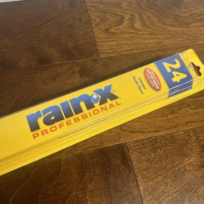 (2 Pack) Rain-X Professional Wiper Blades – Windshield Replacement for Cars/SUVs - Thumbnail 4