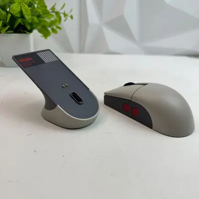 8bitdo Retro R8 Wireless Gaming Mouse With Charging Dock - Thumbnail 4