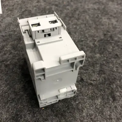 Allen-Bradley 100-C23EJ10 Contactor 3-Pole 24V DC Coil Bulletin 100 Series - Thumbnail 4