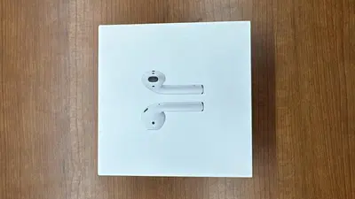 Apple AirPods (2nd Generation) with Charging Case - Thumbnail 6
