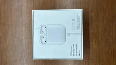 Apple AirPods (2nd Generation) with Charging Case - Thumbnail 7