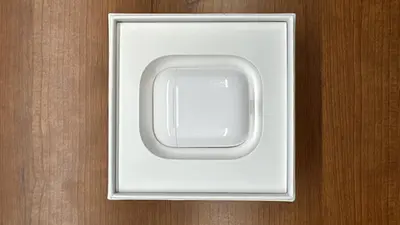 Apple AirPods (2nd Generation) with Charging Case - Thumbnail 3