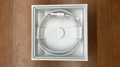 Apple AirPods (2nd Generation) with Charging Case - Thumbnail 5