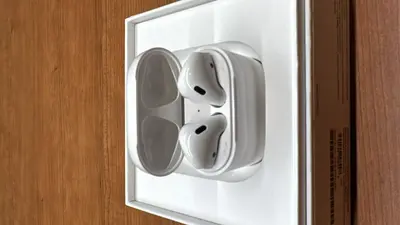 Apple AirPods (2nd Generation) with Charging Case - Thumbnail 2