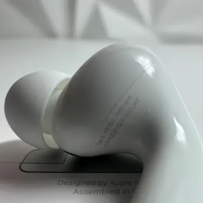 Apple AirPods Pro 3rd Wireless Active Noise Cancelling Earbuds - White - Thumbnail 3
