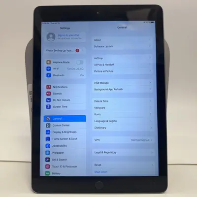 Apple iPad (5th Gen) 128GB, Wifi Only, Space Gray - Thumbnail 10
