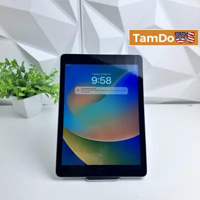 Apple iPad (5th Gen) 32GB, Wifi Only, Space Gray - Thumbnail 1