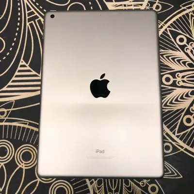 Apple iPad (5th generation) Wi-Fi Only, 128GB, Space Gray - Thumbnail 3