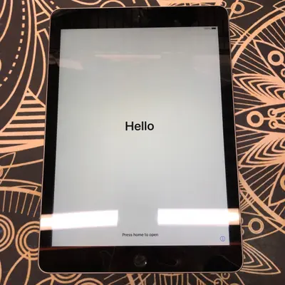 Apple iPad (5th generation) Wi-Fi Only, 128GB, Space Gray - Excellent - Real photo at TamDo.us