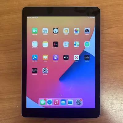 Apple iPad (5th generation) Wi-Fi Only, 128GB, Space Gray - Thumbnail 5