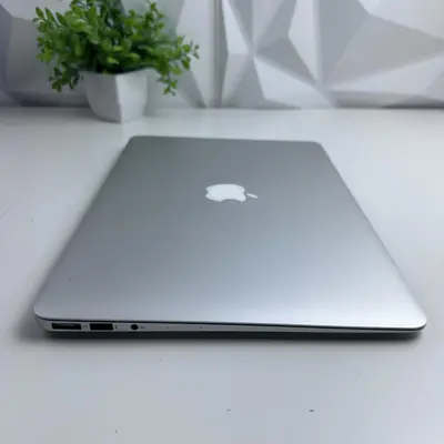 Apple MacBook Air 13-inch (Early 2015) | Intel Core i5, 8GB RAM, 256GB SSD - Thumbnail 3