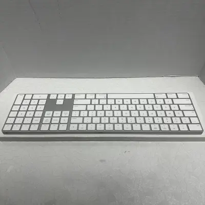 Apple Magic Keyboard with Numeric Keypad - US English - Thumbnail 4