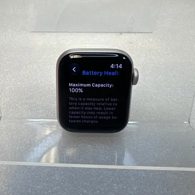 Apple Watch SE (3rd Gen, Cellular) 40mm Starlight AL Case Sport Band - Thumbnail 2