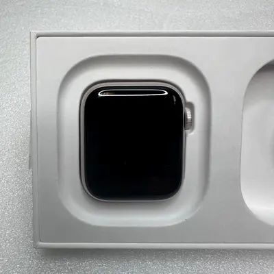 Apple Watch SE (3rd Gen, Cellular) 40mm Starlight AL Case Sport Band - Thumbnail 9