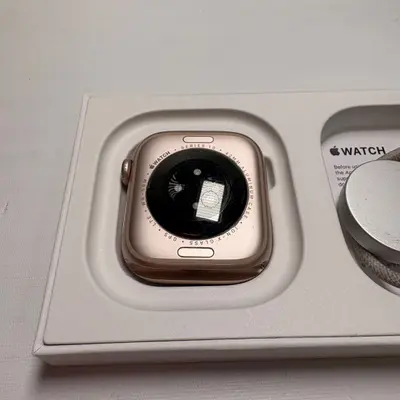 Apple Watch Series 10 (42mm, Cellular) Gold AL Case Light Blush Sport Band S/M - Thumbnail 4