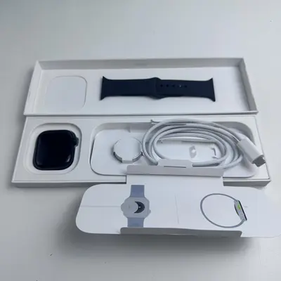 Apple Watch Series 10 (42mm, Cellular) Jet Black AL Black Sport Band S/M - Thumbnail 2