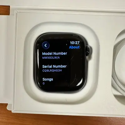 Apple Watch Series 10 (42mm, Cellular) Jet Black AL Black Sport Band S/M - Thumbnail 5