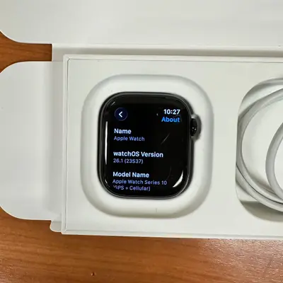 Apple Watch Series 10 (42mm, Cellular) Jet Black AL Black Sport Band S/M - Thumbnail 6