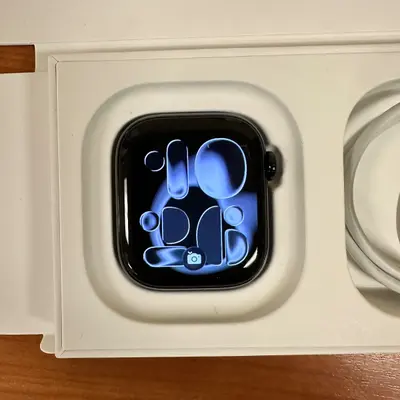 Apple Watch Series 10 (42mm, Cellular) Jet Black AL Black Sport Band S/M - Thumbnail 10