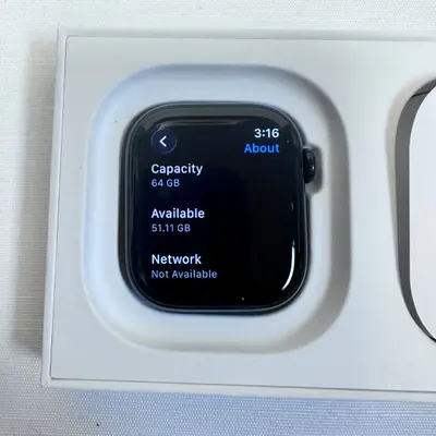 Apple Watch Series 10 (42mm, Cellular) Jet Black AL Black Sport Band S/M - Thumbnail 7