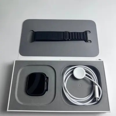 Apple Watch Ultra 3 (GPS+Cellular) 49mm Titanium Case Black Alpine Loop Band M - Thumbnail 2