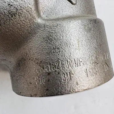 ASME B16.11 1-1/4" 90° Elbow F304/L Stainless Steel Threaded Pipe Fitting - Thumbnail 6