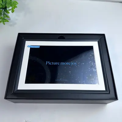 Aura Carver AF900-MBLK 10.1" WiFi Digital Photo Frame, Gravel White Mat - Thumbnail 3