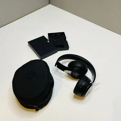Beats Solo3 Wireless Headphones - Black, Bluetooth, New Open Box - Thumbnail 2