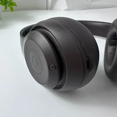 Beats Studio Pro Wireless Over Ear Headphones Deep Brown ANC Spatial Audio - Thumbnail 3
