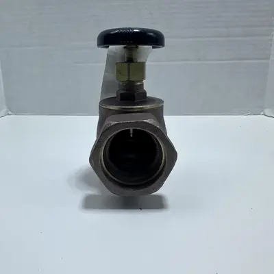 Bluefin RVST150 - 1-1/2" Steam Angle Radiator Valve - New - Real photo at TamDo.us