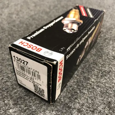 Bosch Oxygen Sensor 13027 fit Chevrolet GMC K2500 Suburban 96-02 - Thumbnail 2