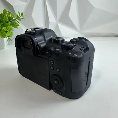 Canon EOS R6 Mark II Mirrorless Camera Body Only 24.2MP 4K60p - Thumbnail 4
