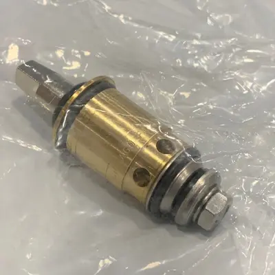 CHICAGO FAUCETS WWG1-099XTJKABNF Right Hand Quaturn Ceramic Cartridge - Thumbnail 2