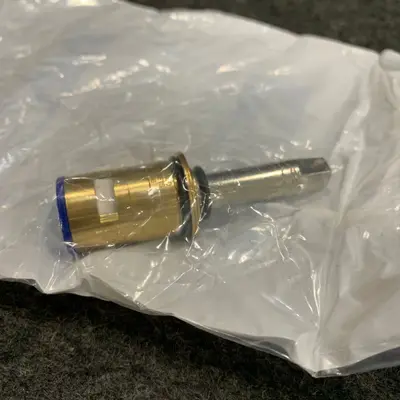 Chicago Faucets Wwg377-xkrhjkabnf Right Hand Ceramic Cartridge - New - Real photo at TamDo.us