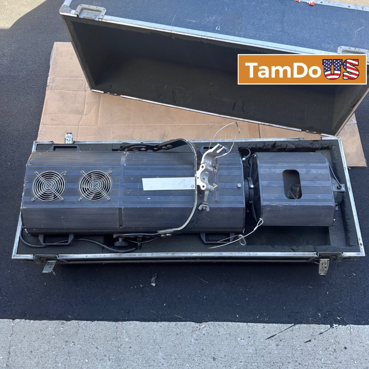 Clay Paky Golden Scan 3 HMI 1200 Moving Mirror Light Stage Effect w Flight Case - Photo 1 - Real photo at TamDo.us