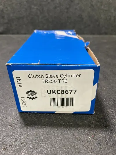Clutch Slave Cylinder UKC8677 for Triumph TR250 TR6 - Thumbnail 4