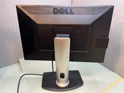 Dell P2210 22-inch LCD Monitor - Thumbnail 4