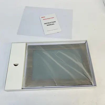 Digital Photo Frame 10.1" HD Display, USB/SD Card, Slideshow, Wall Mountable - Thumbnail 3