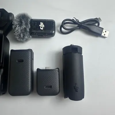 DJI Osmo Pocket 3 Creator Combo Vlogging Camera 4K 120fps 1" CMOS - Thumbnail 6