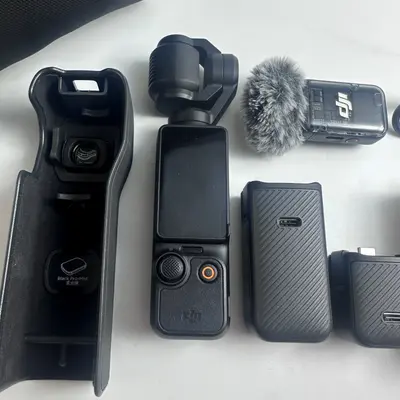 DJI Osmo Pocket 3 Creator Combo Vlogging Camera 4K 120fps 1" CMOS - Thumbnail 4
