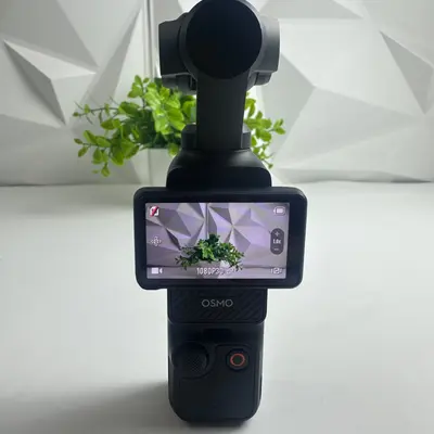 DJI Osmo Pocket 3 Creator Combo Vlogging Camera 4K 120fps 1" CMOS - Thumbnail 2