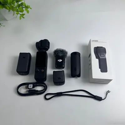 DJI Osmo Pocket 3 Creator Combo Vlogging Camera 4K 120fps 1" CMOS + Accessories - Thumbnail 8
