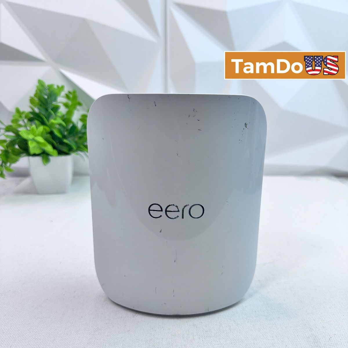 eero Pro 7 Wi-Fi 7 Mesh Router, Tri-Band, 27W USB-C, ME10001 - Photo 1 - Real photo at TamDo.us