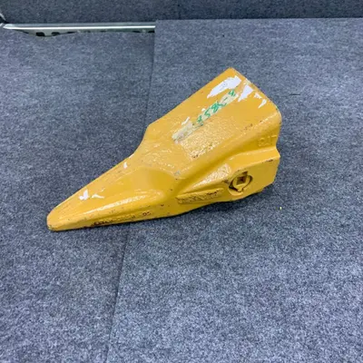 GENUINE OEM CAT Bucket Tip Heavy Duty Loader Bucket Tip - Thumbnail 1