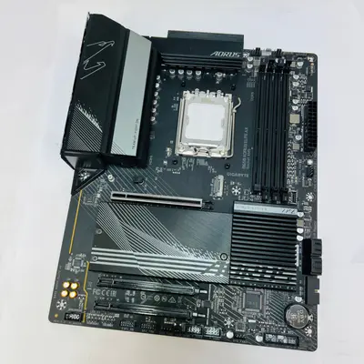 GIGABYTE B650 AORUS ELITE AX AM5 AMD Motherboard ATX DDR5 PCIe 5.0 Wi-Fi 6E - Thumbnail 2