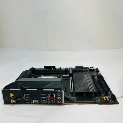 GIGABYTE B650 AORUS ELITE AX AM5 AMD Motherboard ATX DDR5 PCIe 5.0 Wi-Fi 6E - Thumbnail 3