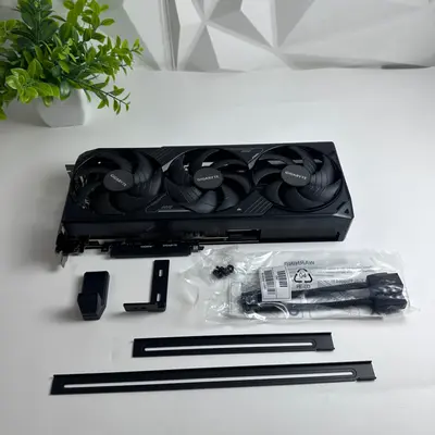 GIGABYTE GeForce RTX 5070 Ti WINDFORCE OC SFF 16GB GDDR7 Graphics Card 3X Fans - Thumbnail 3