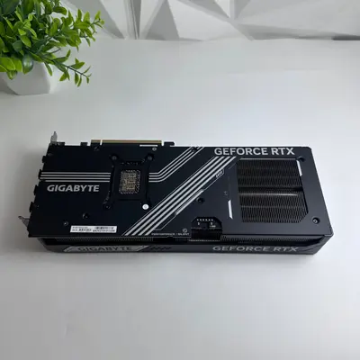 GIGABYTE GeForce RTX 5070 Ti WINDFORCE OC SFF 16GB GDDR7 Graphics Card 3X Fans - Thumbnail 5