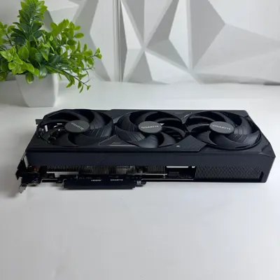 GIGABYTE GeForce RTX 5070 Ti WINDFORCE OC SFF 16GB GDDR7 Graphics Card 3X Fans - Thumbnail 4