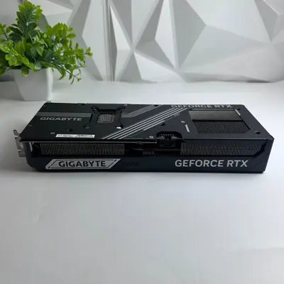 GIGABYTE GeForce RTX 5070 Ti WINDFORCE OC SFF 16GB GDDR7 Graphics Card 3X Fans - Thumbnail 7